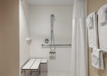 Holiday Inn Express & Suites Phoenix Midtown by IHG hotel thumbnail 8