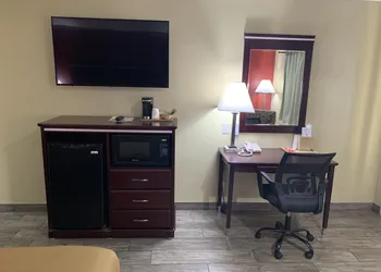 Super 8 by Wyndham Mesa Downtown Near Convention Center hotel thumbnail 2