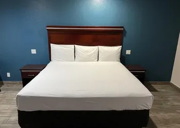 Super 8 by Wyndham Mesa Downtown Near Convention Center hotel thumbnail 3