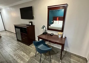 Super 8 by Wyndham Mesa Downtown Near Convention Center hotel thumbnail 6