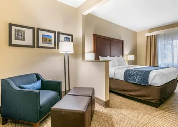 Comfort Suites Batesville hotel thumbnail 4