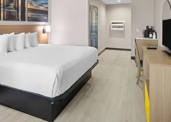 Days Inn by Wyndham San Diego-East/El Cajon hotel thumbnail 8