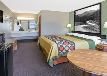 Super 8 by Wyndham Clarksville AR hotel thumbnail 4