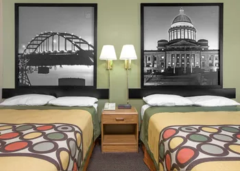 Super 8 by Wyndham Clarksville AR hotel thumbnail 5