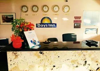 Days Inn by Wyndham Anaheim Near the Park hotel thumbnail 2