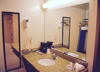 Days Inn by Wyndham Anaheim Near the Park hotel thumbnail 6