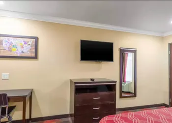 Econo Lodge Inn & Suites Escondido Downtown hotel thumbnail 5