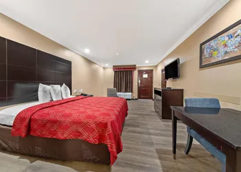 Econo Lodge Inn & Suites Escondido Downtown hotel thumbnail 6