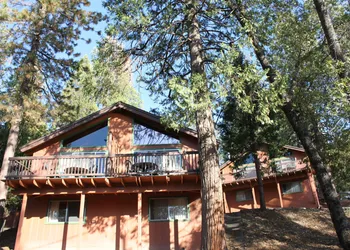 The Pines Resort hotel thumbnail 4