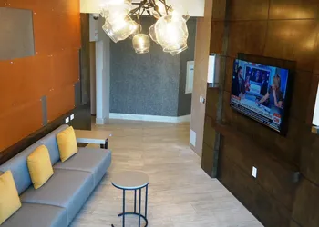 Holiday Inn Long Beach Airport Hotel and Conference Center by IHG hotel thumbnail 2