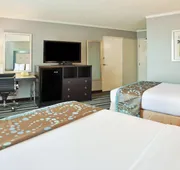 Holiday Inn Long Beach Airport Hotel and Conference Center by IHG hotel detail image 5