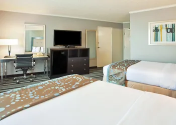 Holiday Inn Long Beach Airport Hotel and Conference Center by IHG hotel thumbnail 5