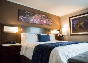 Holiday Inn Long Beach Airport Hotel and Conference Center by IHG hotel thumbnail 6