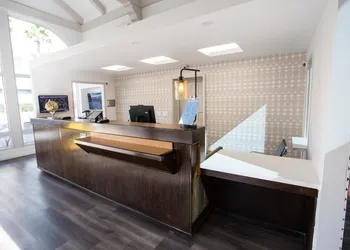 Vagabond Inn Glendale hotel thumbnail 2