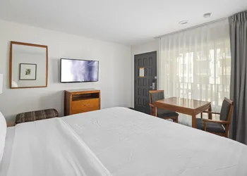 Vagabond Inn Glendale hotel thumbnail 6