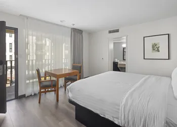 Vagabond Inn Glendale hotel thumbnail 7