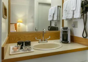 Harbor Lite Lodge hotel thumbnail 8