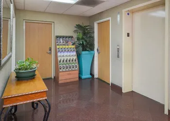 H3 Inn & Suites - LAX Airport - Los Angeles hotel thumbnail 3