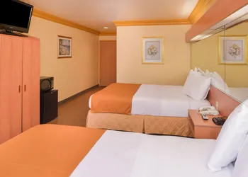 H3 Inn & Suites - LAX Airport - Los Angeles hotel thumbnail 4