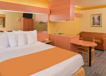H3 Inn & Suites - LAX Airport - Los Angeles hotel thumbnail 5