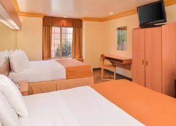 H3 Inn & Suites - LAX Airport - Los Angeles hotel thumbnail 6