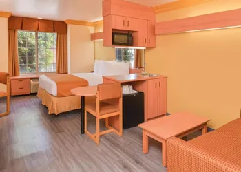 H3 Inn & Suites - LAX Airport - Los Angeles hotel thumbnail 7