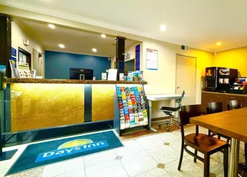 Days Inn by Wyndham Los Angeles LAX/South Bay/Beach City LA hotel thumbnail 2