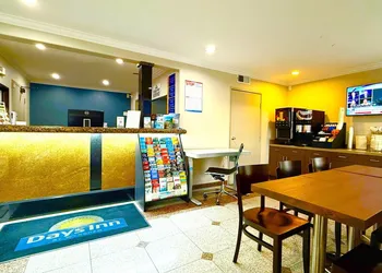 Days Inn by Wyndham Los Angeles LAX/South Bay/Beach City LA hotel thumbnail 4
