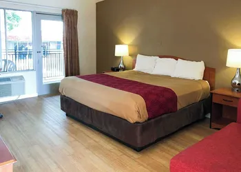 Garden Inn & Suites Oakland Airport hotel thumbnail 2