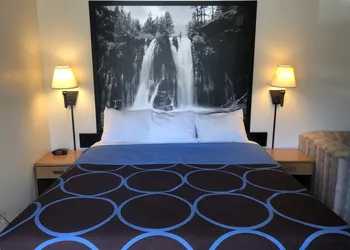 Super 8 by Wyndham Red Bluff hotel thumbnail 4