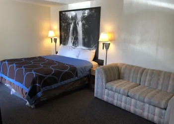 Super 8 by Wyndham Red Bluff hotel thumbnail 5