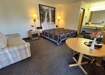 Super 8 by Wyndham Red Bluff hotel thumbnail 6
