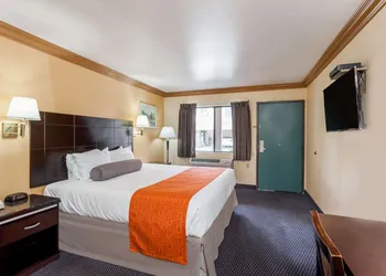 Howard Johnson by Wyndham Norco hotel thumbnail 4
