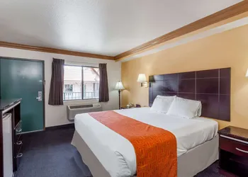Howard Johnson by Wyndham Norco hotel thumbnail 5