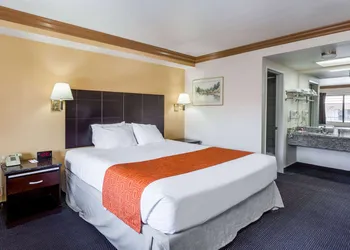 Howard Johnson by Wyndham Norco hotel thumbnail 7