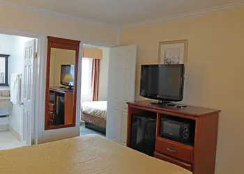 Redondo Inn and Suites hotel thumbnail 2