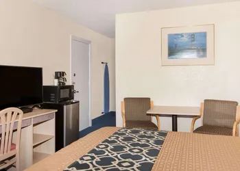 Travelodge by Wyndham Los Banos CA hotel thumbnail 8