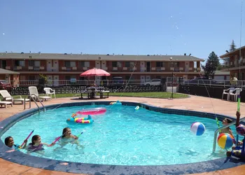 The River Inn and Suites hotel thumbnail 3