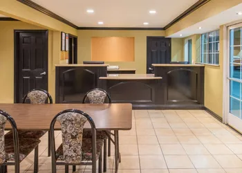 Ramada by Wyndham Ontario hotel thumbnail 2