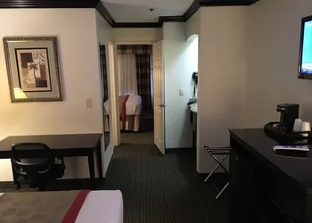 Ramada by Wyndham Ontario hotel thumbnail 3