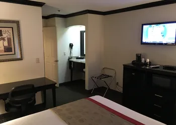 Ramada by Wyndham Ontario hotel thumbnail 5