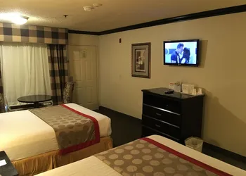 Ramada by Wyndham Ontario hotel thumbnail 6
