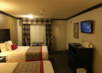 Ramada by Wyndham Ontario hotel thumbnail 7