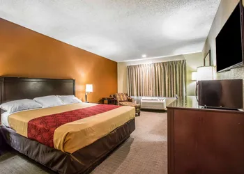 Baymont by Wyndham Ontario hotel thumbnail 8