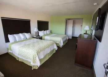 Days Inn by Wyndham Oceanside hotel thumbnail 5