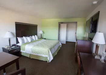 Days Inn by Wyndham Oceanside hotel thumbnail 6