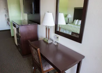 Days Inn by Wyndham Oceanside hotel thumbnail 8