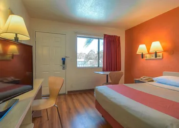 Motel 6 Riverside West - Jurupa Valley hotel thumbnail 8