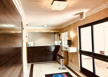 Howard Johnson by Wyndham Salinas hotel thumbnail 2