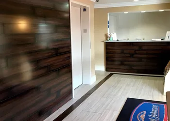 Howard Johnson by Wyndham Salinas hotel thumbnail 5
